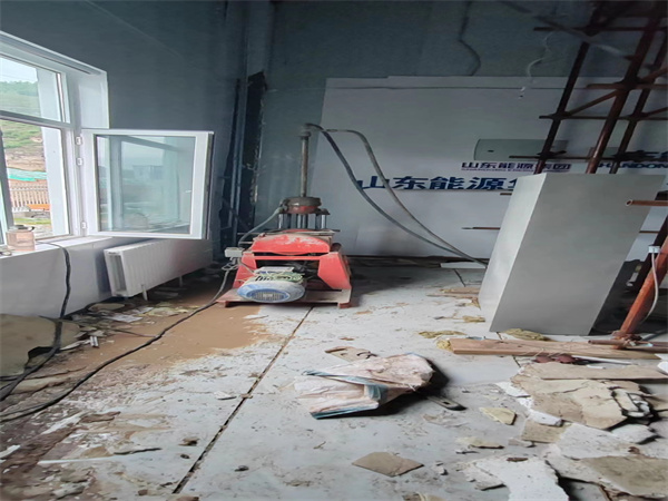 铺前镇地基基础下沉墙体裂缝加固注浆顶升施工